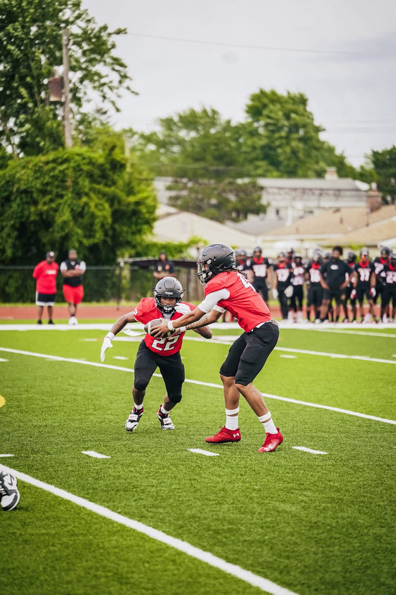 I’m thankful for my guy that’s in the backfield with me, a great teammate and brother. Love you hoss❤️<a href="/BrownDamyron/">Da’myron Brown</a> <a href="/RVille_Football/">Roseville Football</a> #ThankfulThursday