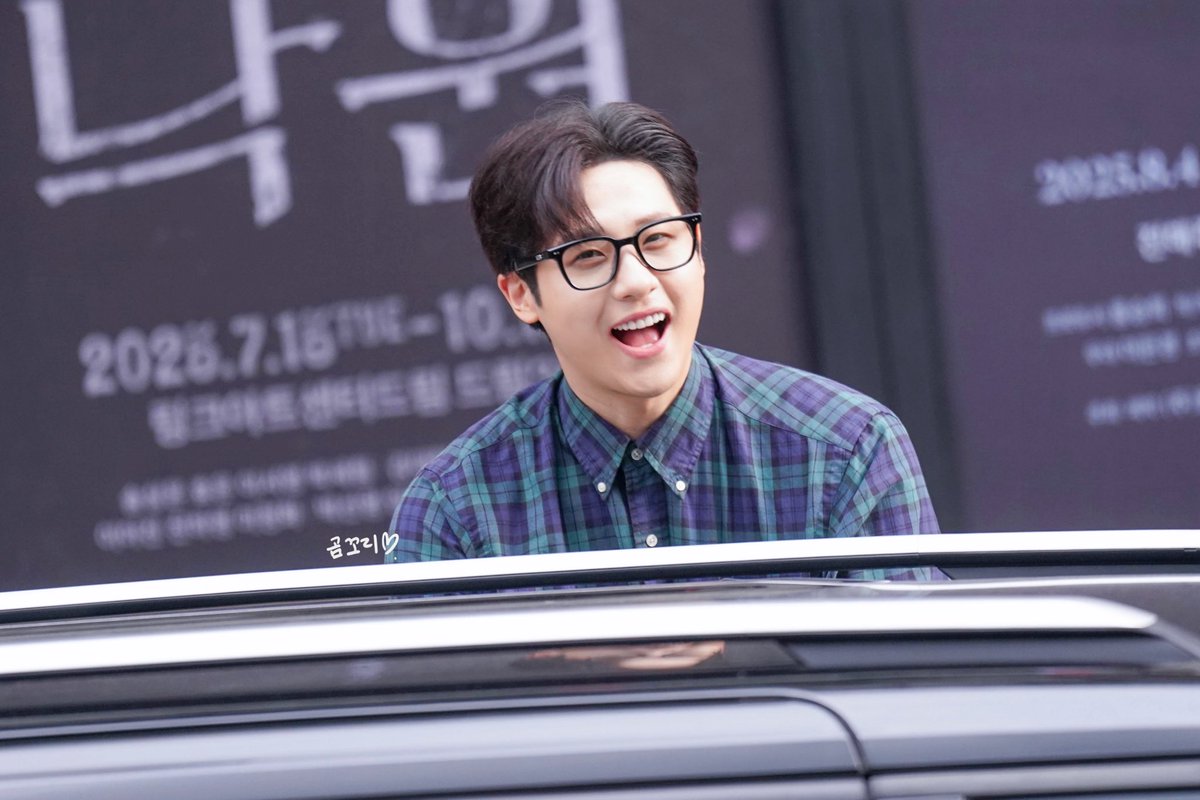 250828 뮤지컬 <낙원> 퇴근길
#B1A4 #CNU #신우 <a href="/B1A4_CNU/">신우</a>

🙌🏻💕