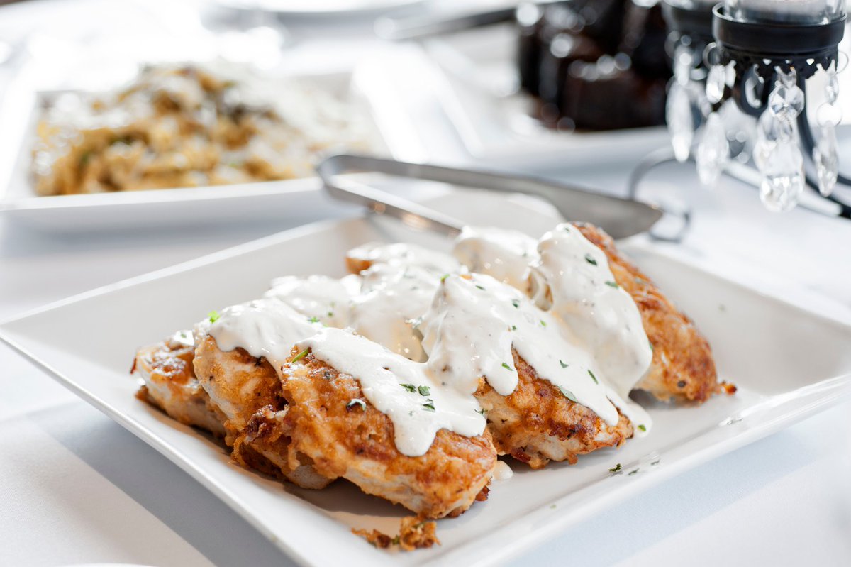 𝑩𝒂𝒄𝒐𝒏 𝑪𝒓𝒖𝒔𝒕𝒆𝒅 𝑪𝒉𝒊𝒄𝒌𝒆𝒏 🥓✨

Juicy chicken breast, pressed with crispy bacon and parmesan, then finished with a silky white wine cream sauce. This savory standout is rich, flavorful, and always a hit on the menu.