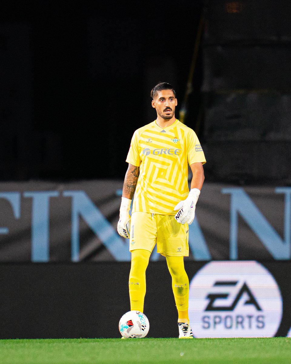 Grandioso que la UD las Palmas le tuviera un año en la grada por querer ir al Betis, y que en el primer partido oficial se vista de amarillo.