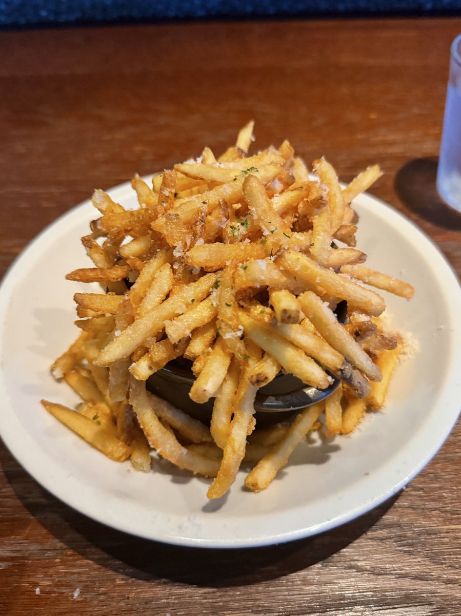 確実に美味いトリュフポテト食べたいならここに行け。

←表参道　アニヴェルセルカフェ
→六本木　Balcony by 6th
