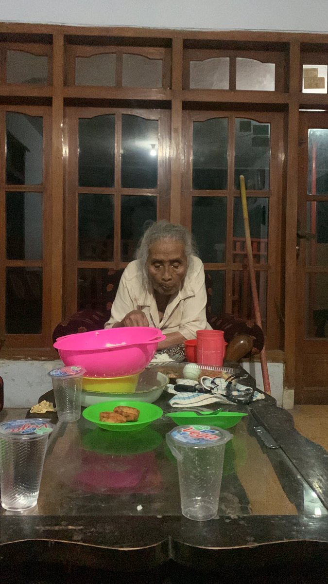 Nsrllh____'s tweet photo. innalillahi wa innailaihi rajiun semoga khusnul khotimah nyai. semua tentangmu abadi dalam sanubari🥀🙃 https://t.co/MxakhZsqNZ