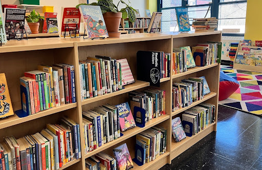 The West Side Community Fund is accepting applications through Sept 19. Apply today: westsidecommunityfund.org/grant-opportun…

With WSCF funding, PS 111’s PTA renovated the school library and launched a school newspaper.

The library now has 2,500+ new titles.

Apply now!

#westsidestories