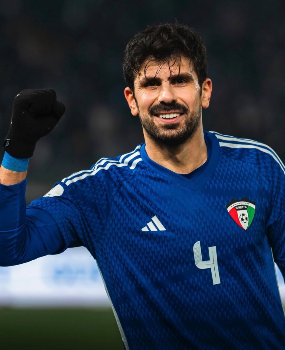 ان تستبعد افضل مدافع و قائد الخط الخلفي في كاس الخليج  و الرجل الذي تحامل على نفسة من اجل المنتخب و الرجل الذي كان يملأ الفراغ في خط الدفاع امر مستغرب!!!!

اما بالنسبة  لي استبعاد الجوهرة جاسم مطر بحجة المنتخب الأولمبي 

من الاهم المنتخب أم  الأولمبي ؟
#منتخب_الكويت 
#القادسية