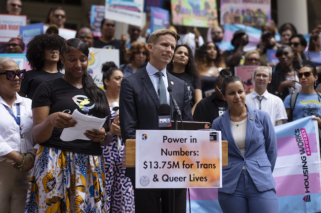 Good news from the steps of City Hall as trans people, allies &amp; advocates celebrate tangible advances backed by NYC 2026 budget bucks: chelseacommunitynews.com/2025/08/22/on-…
<a href="/tiffany_caban/">Tiffany Cabán</a> <a href="/nycpa/">Office of the Public Advocate Jumaane D. Williams</a> <a href="/nycHealthy/">nychealthy</a> <a href="/ebottcher/">Erik Bottcher</a> <a href="/NYCCouncil/">New York City Council</a>