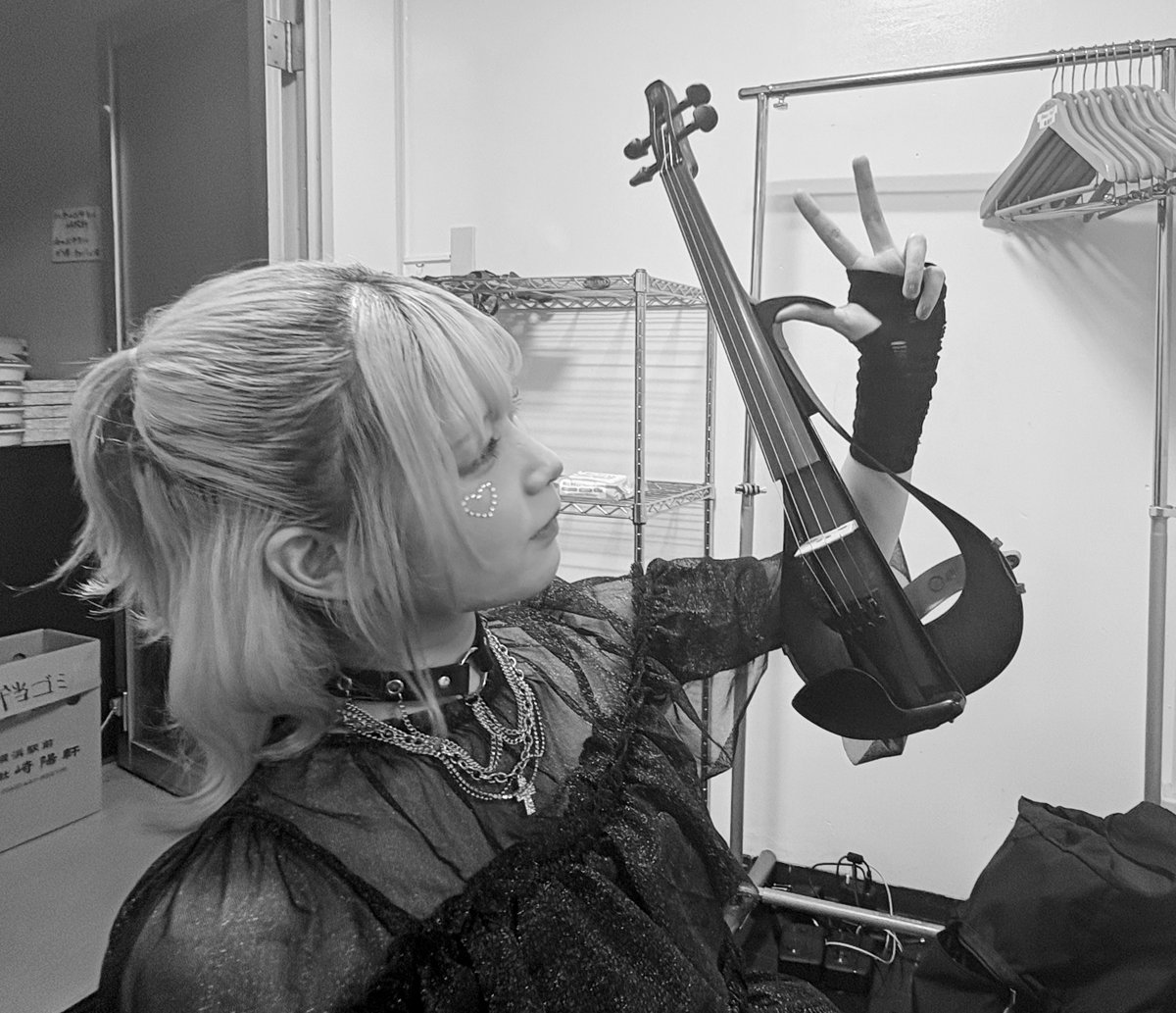 今日が #バイオリンの日 だったということをさっき知りました…！！！🎻

いつも私の声になって、歌ってくれてありがとう.

ずっと一緒
どんな姿でもだいすきです❤︎"

これからも応援してくださっている皆様と、そしてバイオリンと共に歩めますように🥹🎻