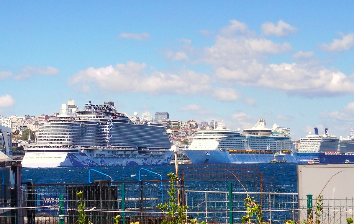Cruise (Kruvaziyer) gemileri İstanbul Galataport'a demirlemiş. 28/08/2025 #galataport #cruise #istanbul