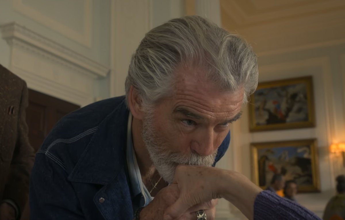 피어스브로스넌할아버지 자꾸 목요일살인클럽에서 이렇게 인사하는데 진짜 지잘생긴거 알고 짜증났어요 
너무잘생겻다진짜
젊을때부터 한번도 못생겨본적없는 남자의 자신감과 매너 
진짜 썰렁한 개그 
ABC 잊지마세요~ Always bring your Cake~
이딴 드립치는데 잘생겨서 모두가 웃어줌 아 ㅠㅠㅠㅠ