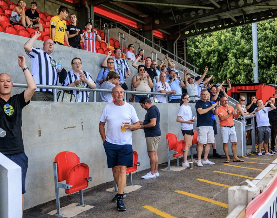 💪 𝗧𝗢𝗚𝗘𝗧𝗛𝗘𝗥

Saturday’s game is all about local pride and we need you! 🥁 

To help create a special Colls atmosphere, we are excited to confirm matchday plans: 

🍺 Colls Clubhouse open at 11.30am
🚶‍♂️ March to Crilly Park at 2pm with drum, chants &amp; more

#FollowCollsAway