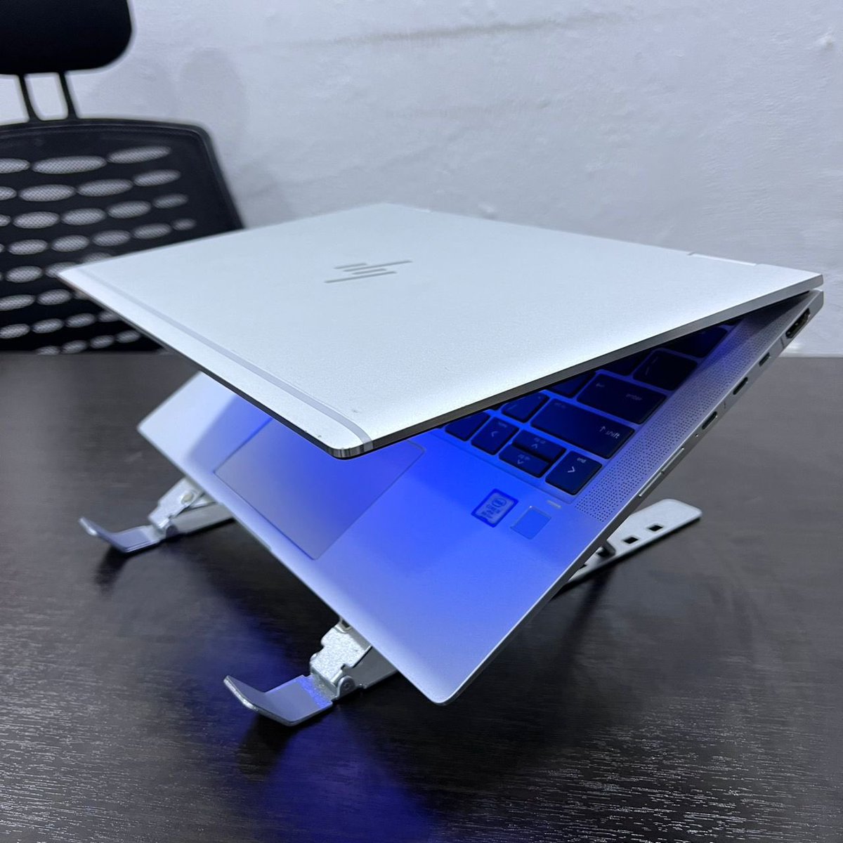 TargetPhonesgh's tweet image. HP EliteBook 1030 G3/G4 - x360
⁠Intel Core i5 - 8th Gen
⁠8GB RAM | 512GB SSD
⁠Touchscreen - X360  
⁠Fingerprint  
⁠Keyboard light 
⁠Face ID
PRICE  - GHC 4,600