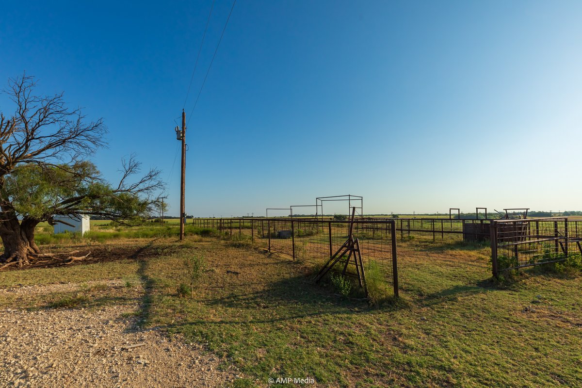 Discover the Prairie View 438 Ranch just south of Anson and minutes from Abilene. This 437.97± acre property features cross fencing, water wells, and earthen tanks that make it fully functional for livestock!

Website Listing:
ekdahlrealestate.net/properties/pra…

#Ranchforsale #TexasRanch