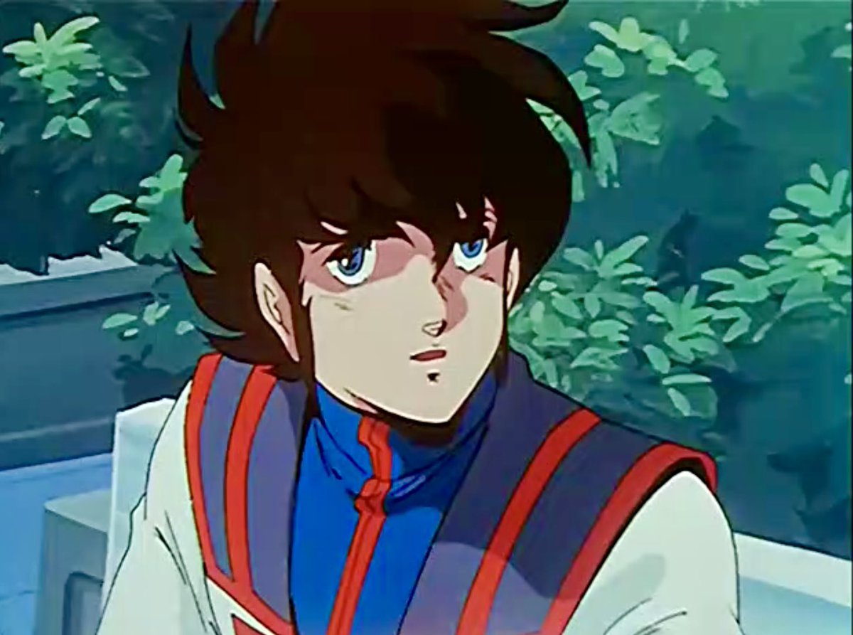 TVでミンメイの記者会見を見ていた輝。『彼(輝)はお友達』宣言で意気消沈。更にマックスはデート。孤独な彼の前に現れたクローディアの「貴方にはお似合いの人がいるじゃない」の一言にようやく何かに気がつき始める輝。サブキャラでありながら重要な役割多いクローディア姉さんでした。😁
＃マクロス