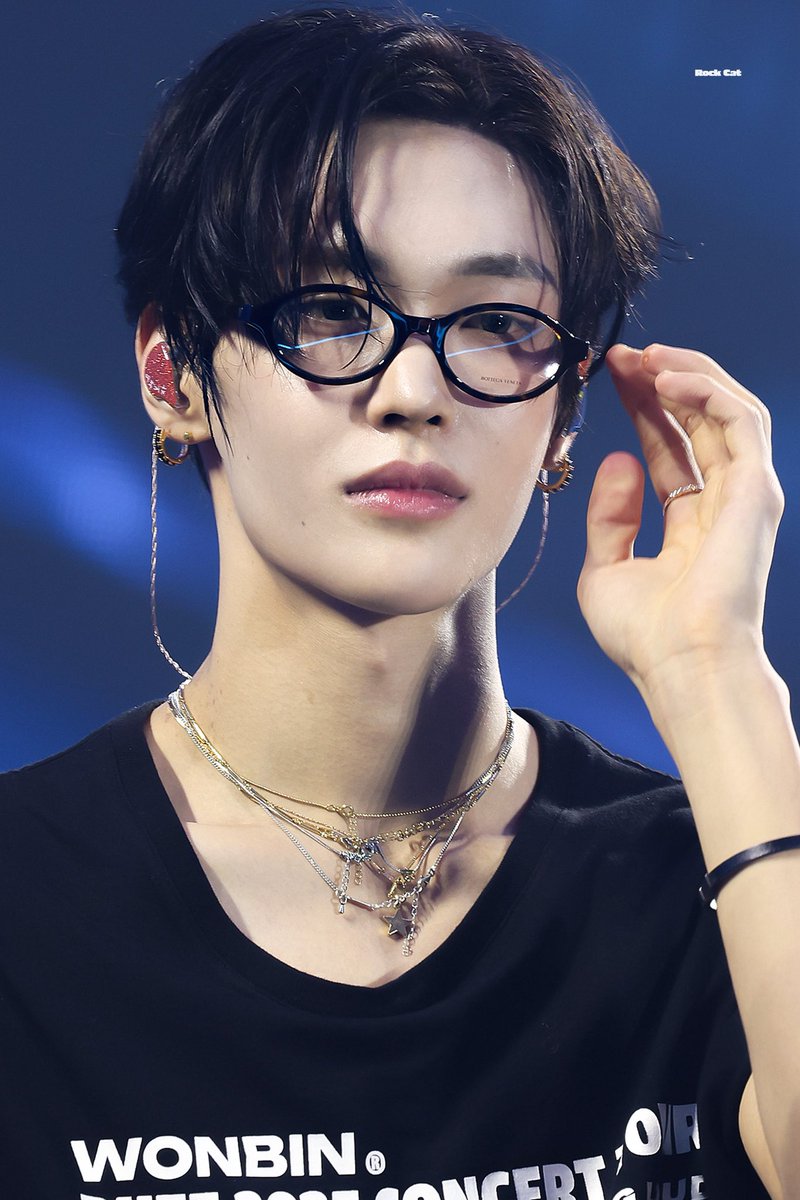 rockcat_wb's tweet photo. 250705 RIIZING LOUD IN SEOUL
안경삔👓
#RIIZING #WONBIN #ウォンビン
#라이즈 #원빈 #라이즈원빈 https://t.co/xpsufzfJEu