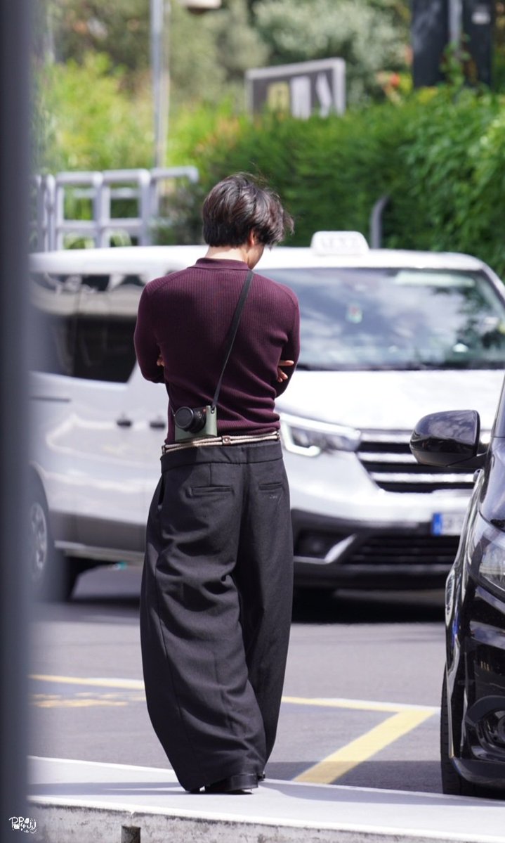pigpig มัมมี๋จุงกับเพิ้ดเด็กเล็ก (@pigpig4archen) on Twitter photo หันหน้ามาคือพี่นายแบบ แต่พอหันหลังปุ๊บเป็นไอจิ๋วตัวแค่ 🤏🏻
#จุงอาเชน #joongarchen <a href="/ChenRcj/">อันโดรเมด้า ชุน</a> หันหน้ามาคือพี่นายแบบ แต่พอหันหลังปุ๊บเป็นไอจิ๋วตัวแค่ 🤏🏻
#จุงอาเชน #joongarchen <a href="/ChenRcj/">อันโดรเมด้า ชุน</a>