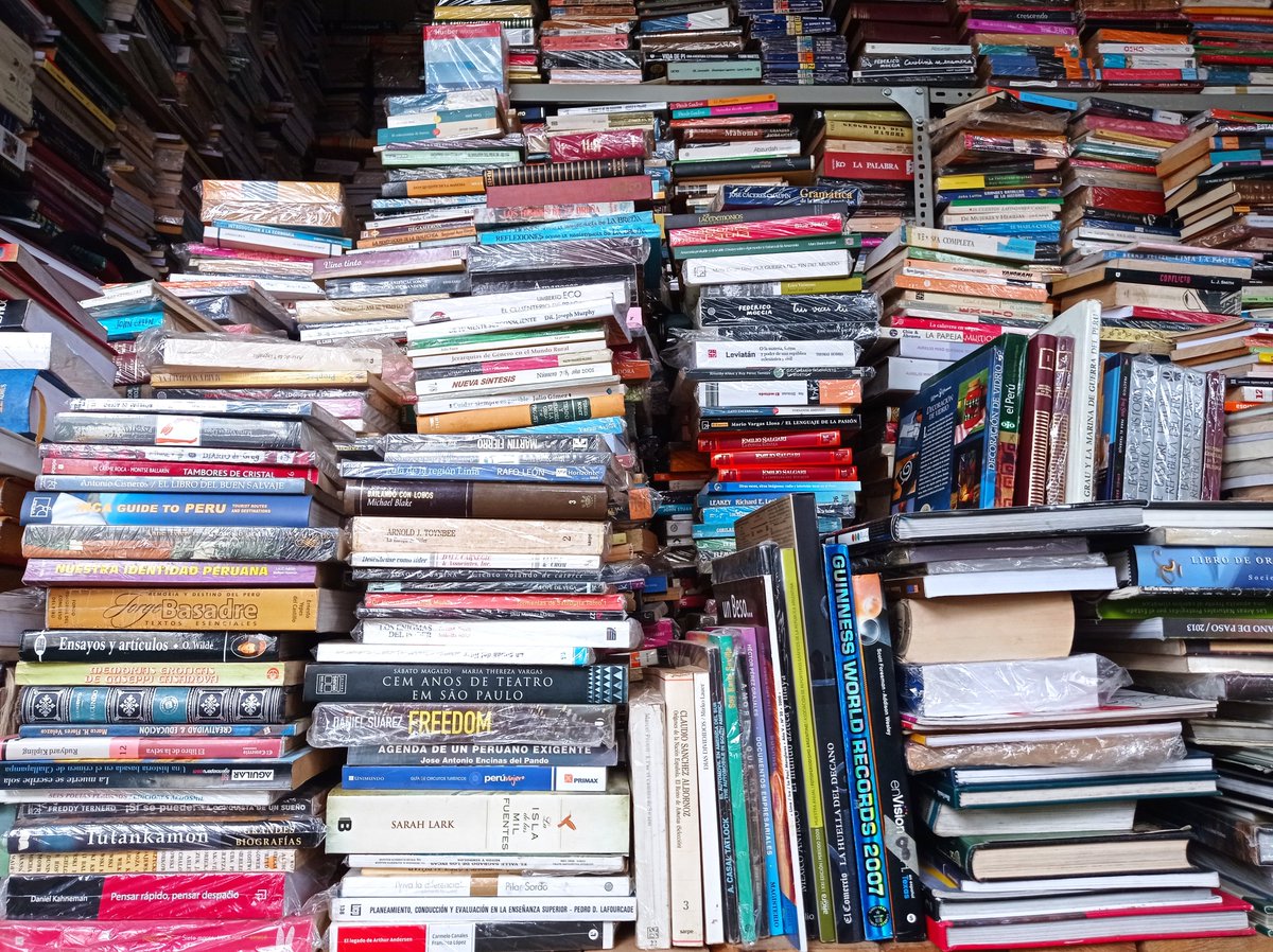 burdeldeletras's tweet photo. Amazonas y sus libros para el peruano de a pie. https://t.co/vZJpZ0VcSG