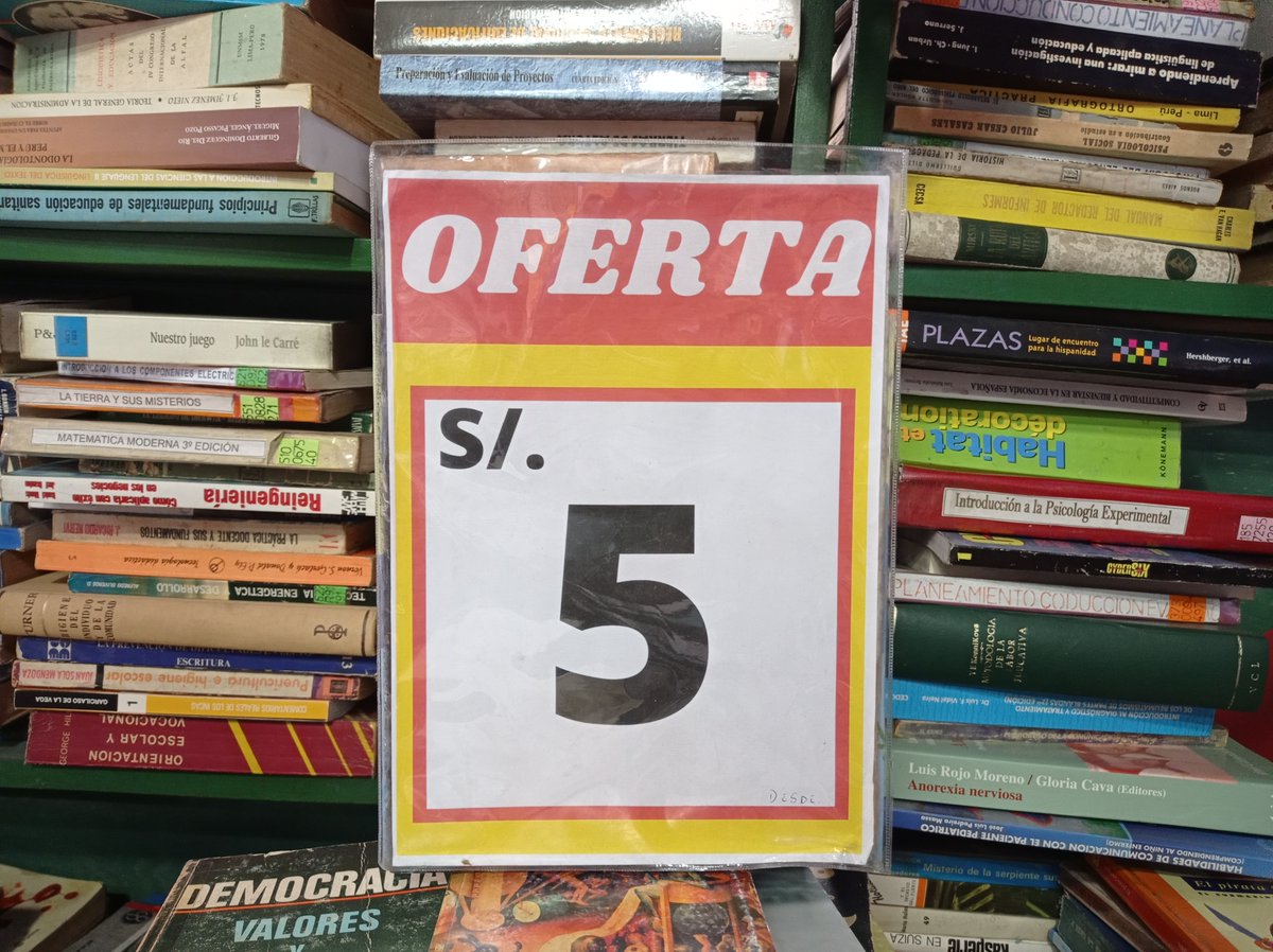 burdeldeletras's tweet photo. Amazonas y sus libros para el peruano de a pie. https://t.co/vZJpZ0VcSG