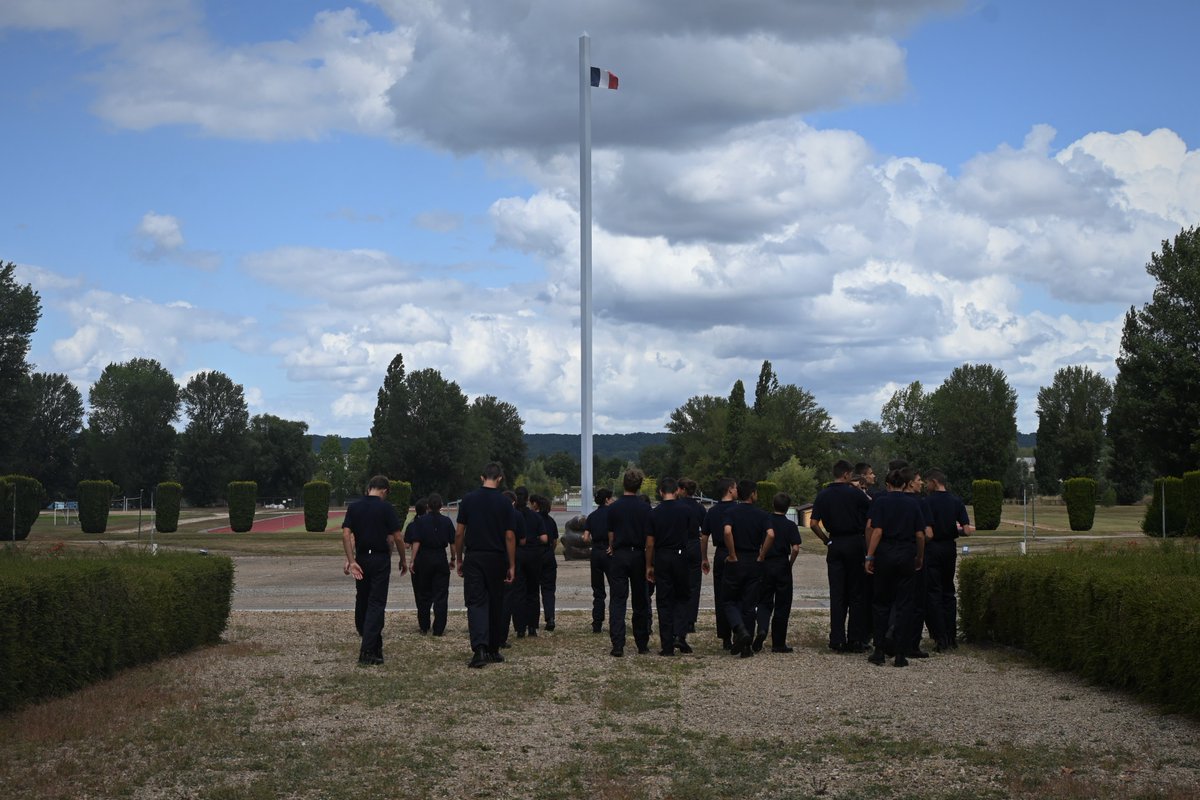 🎓 1re étape d’un parcours d’exception.

Incorporation ce jeudi pour les élèves de seconde du <a href="/LyceeCyr/">Lycée Militaire de Saint-Cyr</a> ! Une journée marquée par l’émotion, la fierté, les valeurs de cohésion, l’exigence et le devoir.

Bienvenue à la nouvelle promotion 🫡🇫🇷
#NosJeunesOps #CohésionNationale