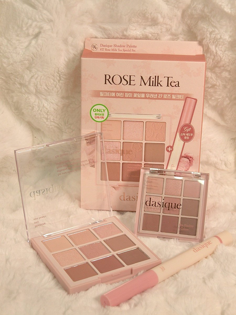 #광고 <a href="/dasiquekr/">데이지크</a>
이번 올영세일 데이지크 로즈밀크티 기획세트로
핀터레스트 찢고 나온 말린 장미 메이크업 같이하실 분,

#rt 추첨 한분께 로즈밀크티 미니 팔레트를 드립니다^w^..

제품 설명 및 프로모션은 타래로•••