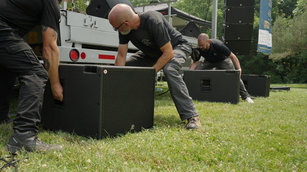 YorkvilleSound's tweet image. The Paraline PSA18S powered subwoofer is designed to perfectly complement the PSA28 full-range enclosure, and can be used with any top boxes for powerful bass reinforcement. 

Check out the new Paraline compact line Array.
buff.ly/pUfTpOo 
#subwoofer #linearray