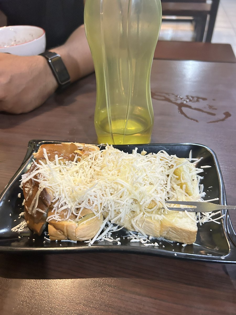 Habis leg day, makan karbo + gula 😩✌️