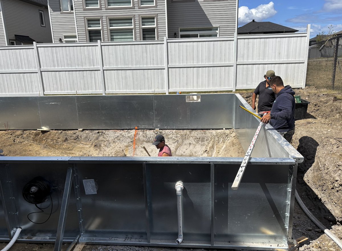 hbpools's tweet image. 🔨 Day 2 Progress in Findlay Creek!
Tristan and the crew are hard at work on this beautiful 18x36 inground pool—today’s mission: shaping the slopes and prepping for the cement pour. 💪

#HBPools #FindlayCreek #OttawaPools #IngroundPoolBuild #PoolConstruction #DreamBackyard