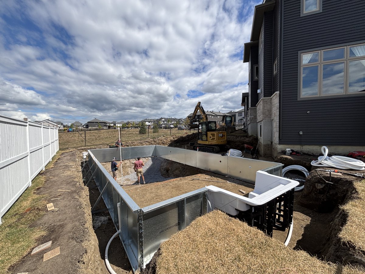 hbpools's tweet image. 🔨 Day 2 Progress in Findlay Creek!
Tristan and the crew are hard at work on this beautiful 18x36 inground pool—today’s mission: shaping the slopes and prepping for the cement pour. 💪

#HBPools #FindlayCreek #OttawaPools #IngroundPoolBuild #PoolConstruction #DreamBackyard