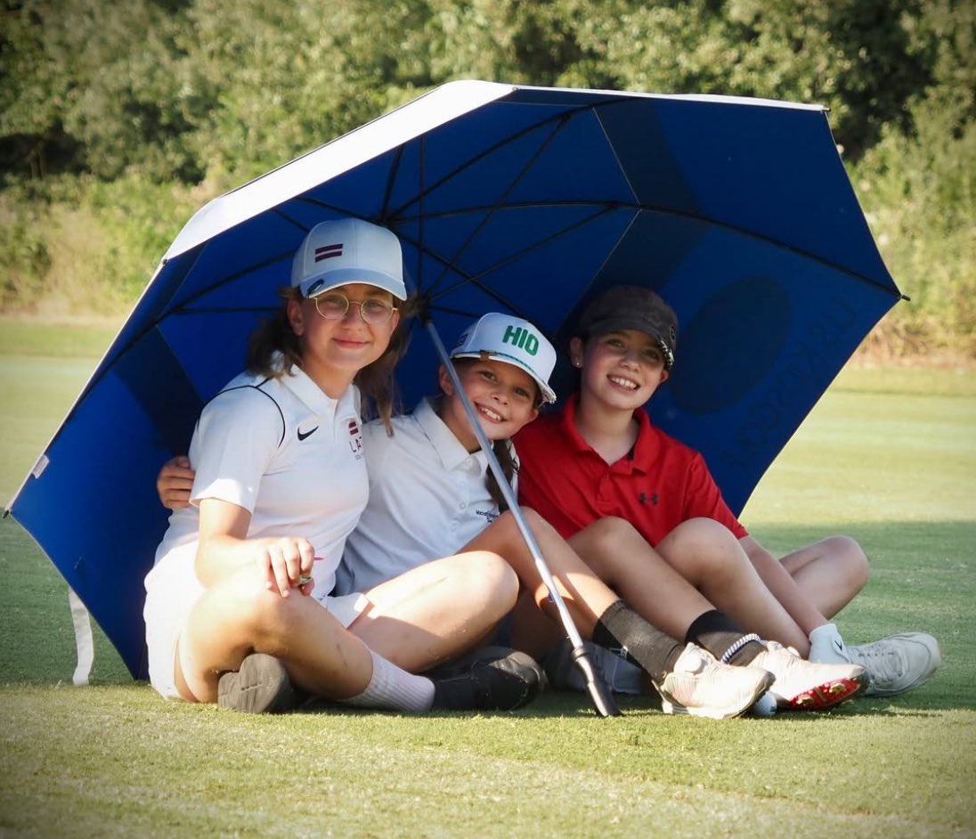 mholmesgolf's tweet photo. Our family are forever grateful for every walk with @uskidsgolf ⛳️

A shoutout to our little lady who always has the biggest smile from start to finish 🌞 We love to watch you play ⛳️ https://t.co/YMEJbKO7Zs