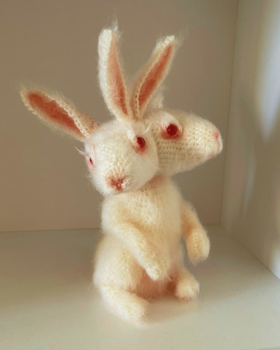 Сиамский кролик из пряжи с ангорой с начёсом и тонировкой 🐇