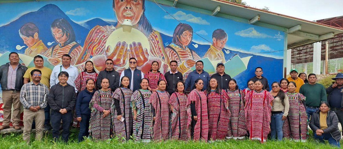 #INALI_Informa 📢

#INALI y la Supervisión Escolar 016, con sede en San Andrés Chicahuaxtla, Putla Villa de Guerrero, Oaxaca, realizan la cuarta sesión del Diplomado para la Elaboración de Gramáticas Pedagógicas de la lengua Nânj nìn'ïn (triqui de la alta).
#MéxicoPluricultural🇲🇽