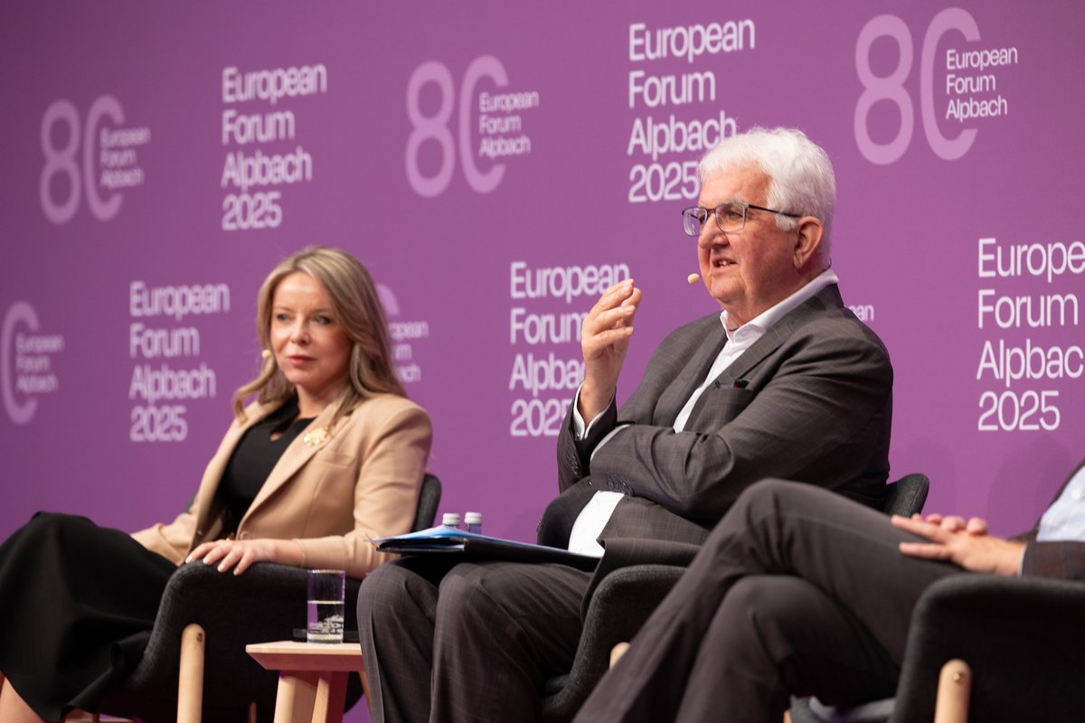 oenb's tweet photo. Ein bedeutender Abschied & ein Blick nach vorne:
Beim heutigen Event „Die Zukunft der Geldpolitik & Finanzmärkte in Europa“ im Rahmen des @forumalpbach trat Robert Holzmann zum letzten Mal als Gouverneur der #OeNB offiziell auf.
#EFA25 #OeNB #Geldpolitik #Holzmann https://t.co/SU32GGRAho