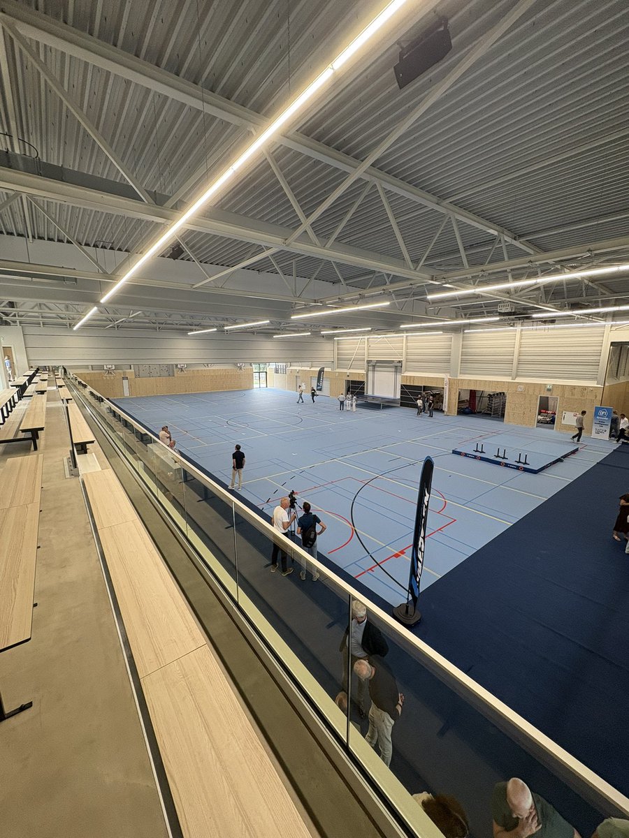 Vandaag is de sporthal bij het Marianum in Groenlo opgeleverd, waar velen in de gemeente Oost Gelre gebruik van zullen gaan maken! Iedereen die hieraan heeft bijgedragen mag trots zijn op het eindresultaat!