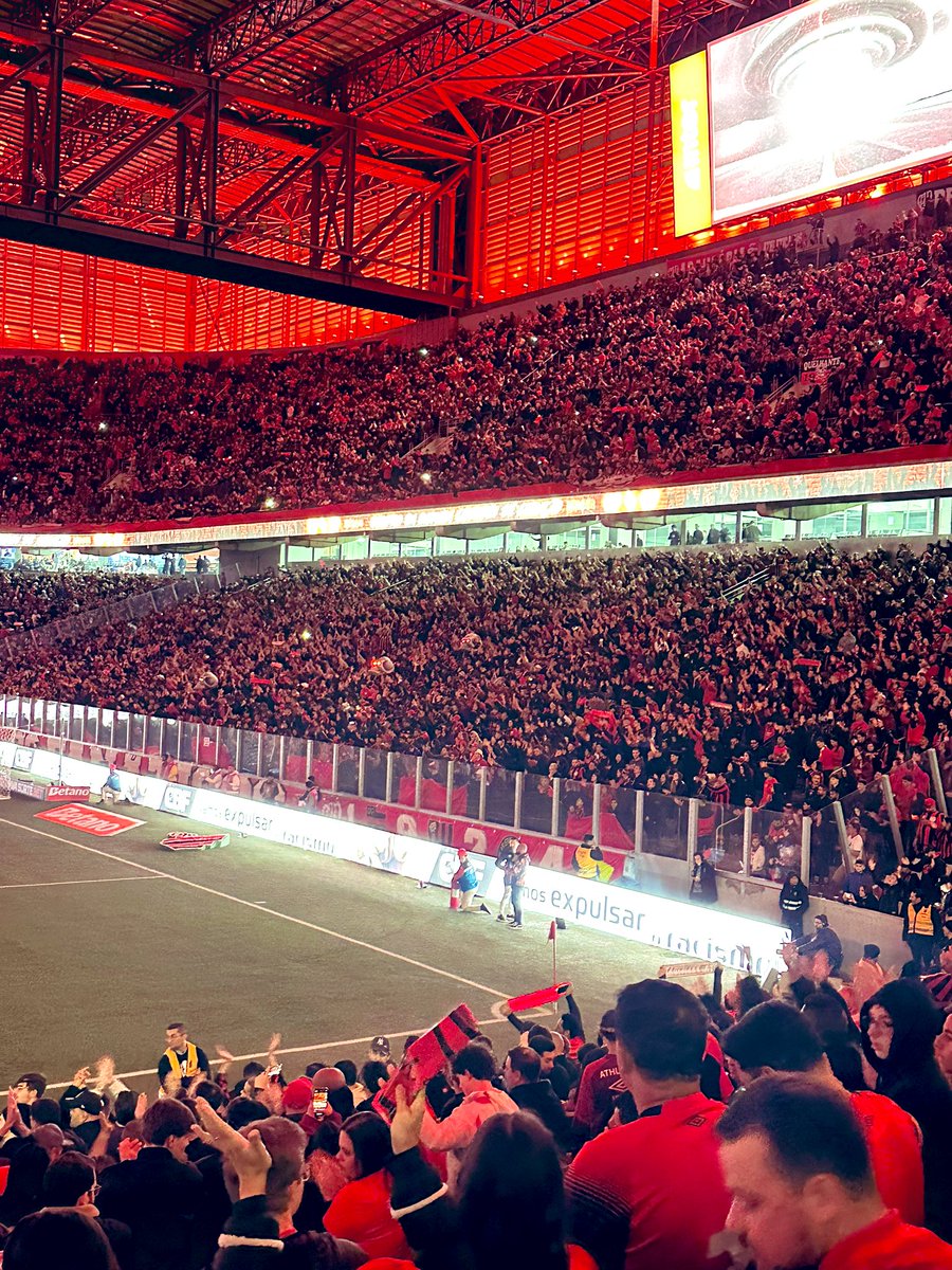 A festa estava linda. O resultado não veio. Mas ainda é muito possível! Vamos <a href="/AthleticoPR/">Athletico Paranaense</a>