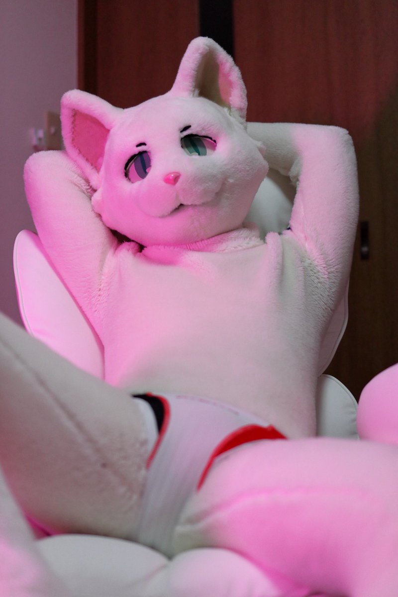 #FursuitFriday

誘惑