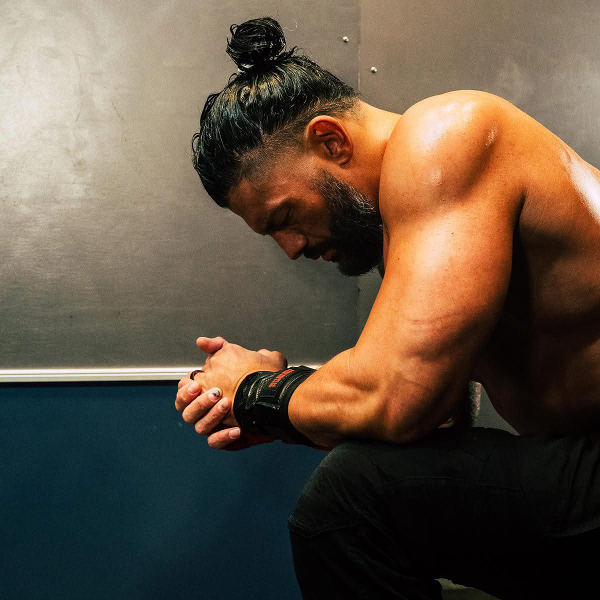 “Nada es posible sin Dios. Ya seas religioso o no, creo que es importante creer en un poder superior. Jesucristo es el hijo de Dios. Él murió por nuestros pecados”. 

-Roman Reigns habla sobre su fe en Dios.