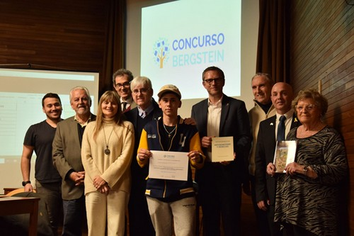 CCIUruguay's tweet photo. Facundo Panasco @FacundoFPC, alumno del @colegio_impulso, obtuvo el primer puesto en la 11ª edición del Concurso Bergstein. FELICITACIONES!!! @bergsteinj https://t.co/eyqn3tQBcU https://t.co/ueNkzQLbHT