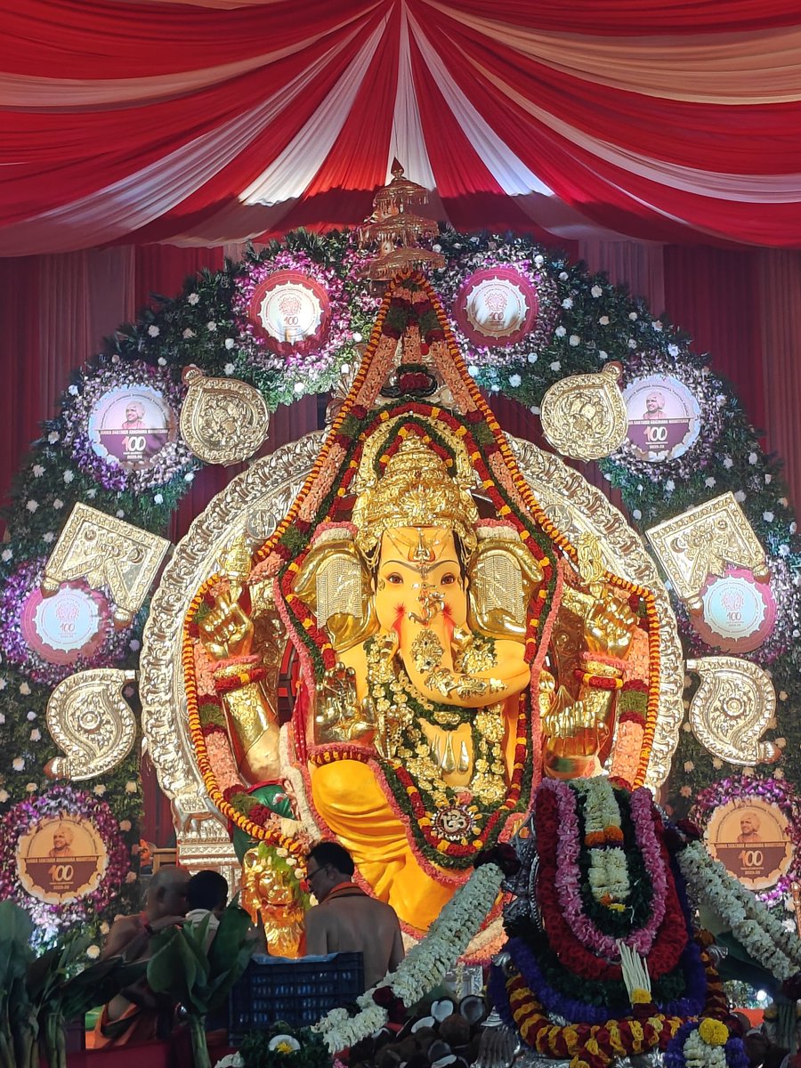 After all these years in Mumbai, finally here for the first time 🙏🏻😍❤

Ganpati Bappa Morya 🙏🏻

📍G. S. B Seva Mandal