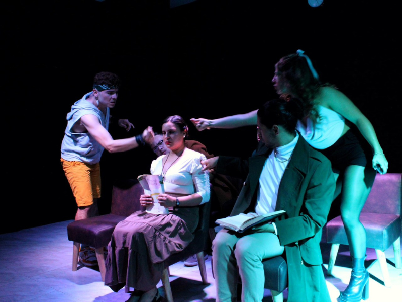 Hoy doble función de SALA DE ESPERA, escrita por Álvaro Vanegas y dirigida por Natalia Santamaría, en <a href="/CharlotColombia/">Academia Charlot</a>. Más info en la sección Cartelera Teatral de Kioskoteatral.com: kioskoteatral.com/cartelera-teat…