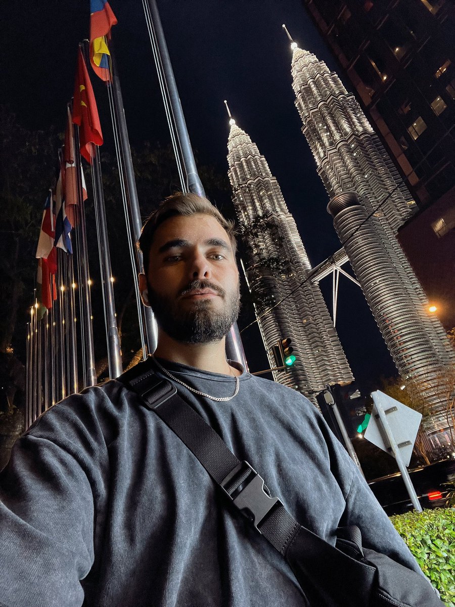 Гуляю, но я чет так задолбался уже ездить туда-сюда за этот месяц, что как-то безрадостно гуляется 😂