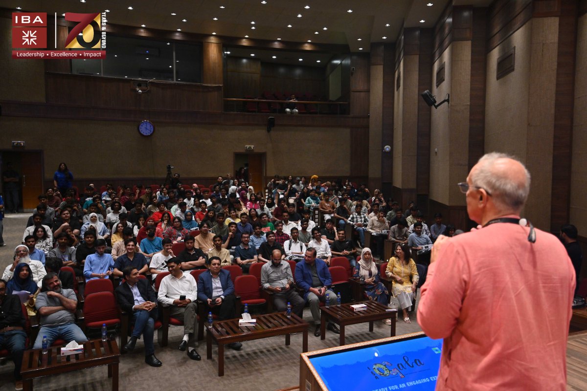 ibakhiofficial's tweet image. The energy was off the charts! Our new SMCS students were welcomed to IBA for a day of exploration and new connections.

#IBAKarachi #SMCS #OGala #NewBatch #StudentLife