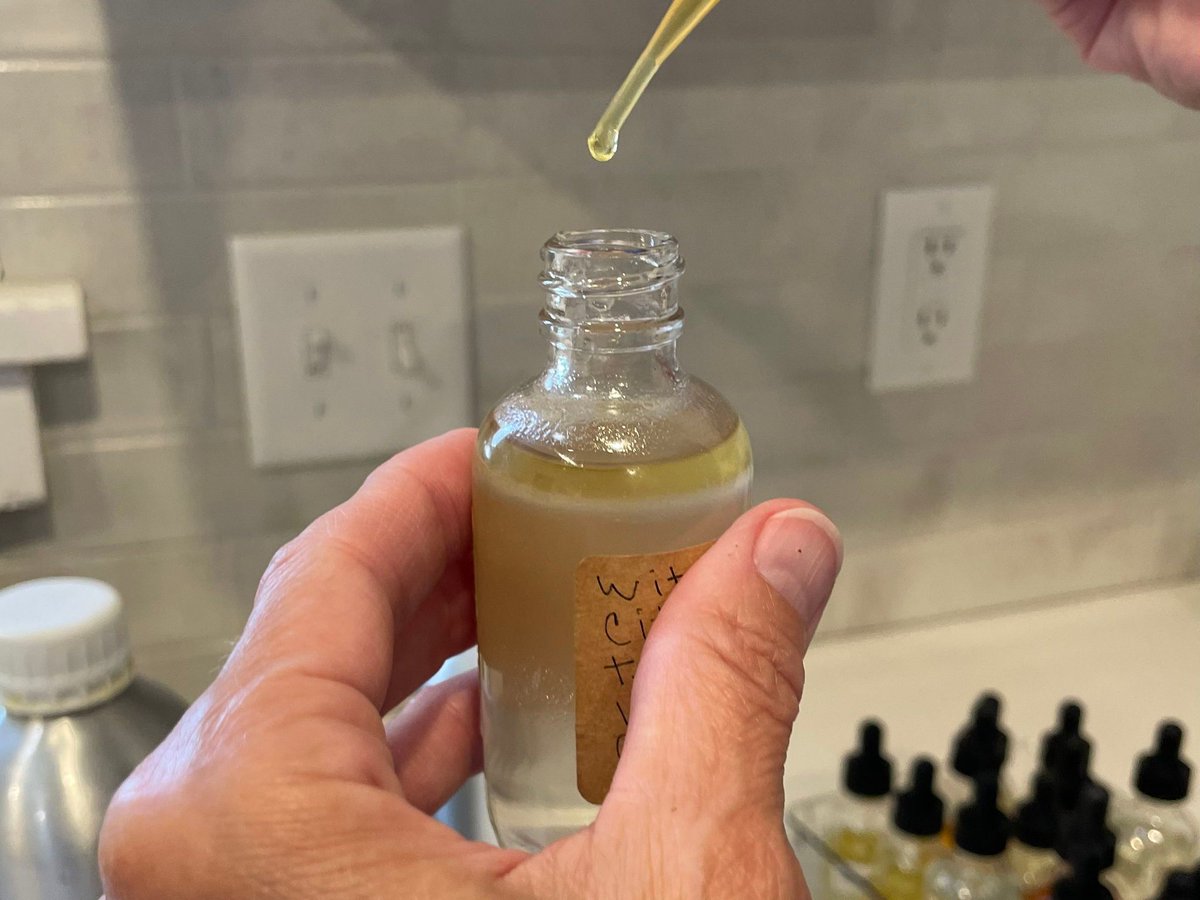 🧪 New scents are always in the works, and every batch starts with you: your feedback, your needs, your love for natural ingredients.
🌿 No synthetic fragrances. No harsh chemicals. Just pure essential oils and honest experimentation.
🤔 Got a scent combo you’re dreaming about?