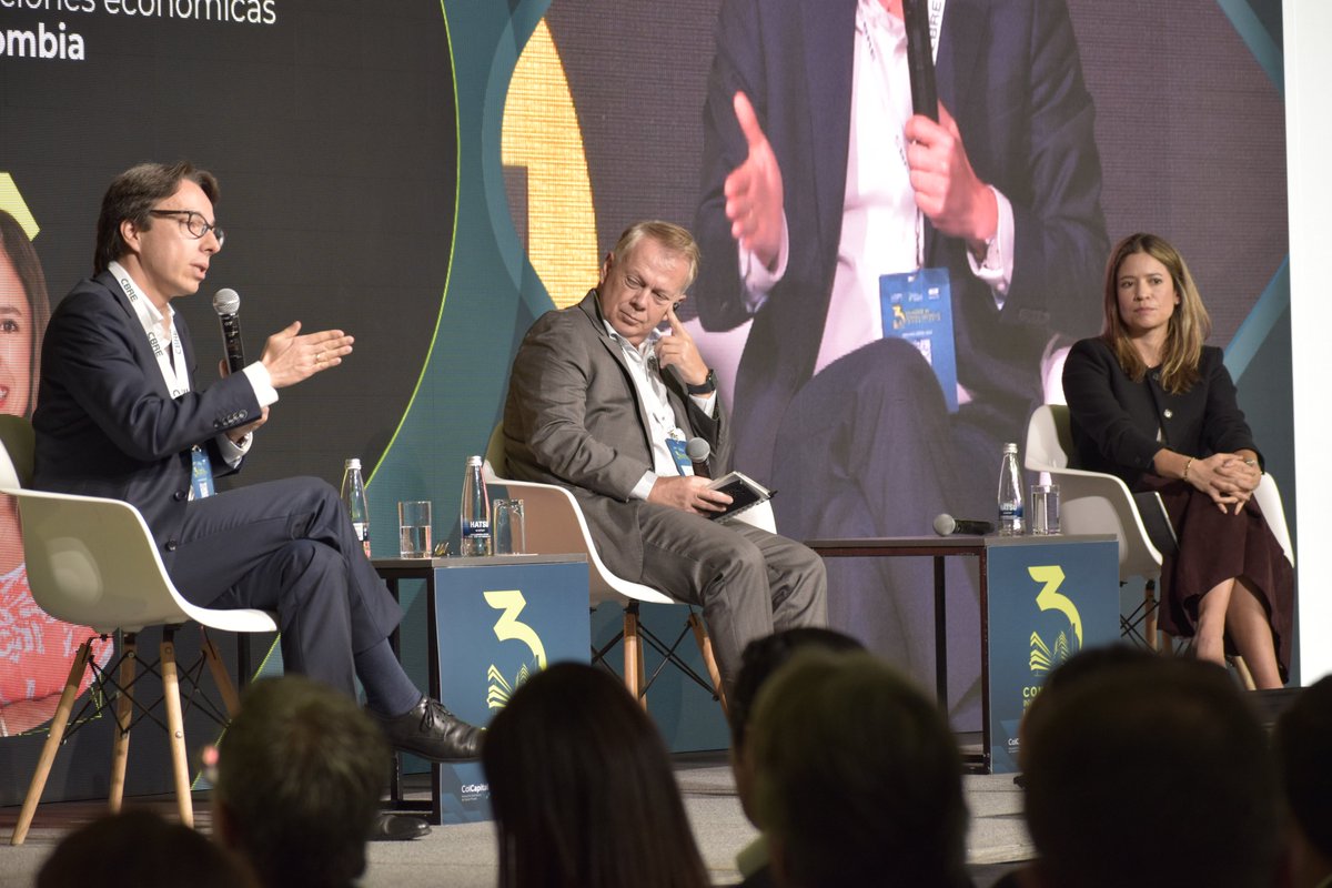 Camacol B&C (@camacolbogota) on Twitter photo Arrancó “Termómetro macroeconómico 2025–2026”, panel de señales sobre inflación, tasas y empleo para decisiones del sector. Participan:
• Daniel Velandia — director general de investigación y economista jefe de <a href="/CredicorpCap/">CredicorpCapital</a>
• Laura Clavijo — directora de investigaciones Arrancó “Termómetro macroeconómico 2025–2026”, panel de señales sobre inflación, tasas y empleo para decisiones del sector. Participan:
• Daniel Velandia — director general de investigación y economista jefe de <a href="/CredicorpCap/">CredicorpCapital</a>
• Laura Clavijo — directora de investigaciones