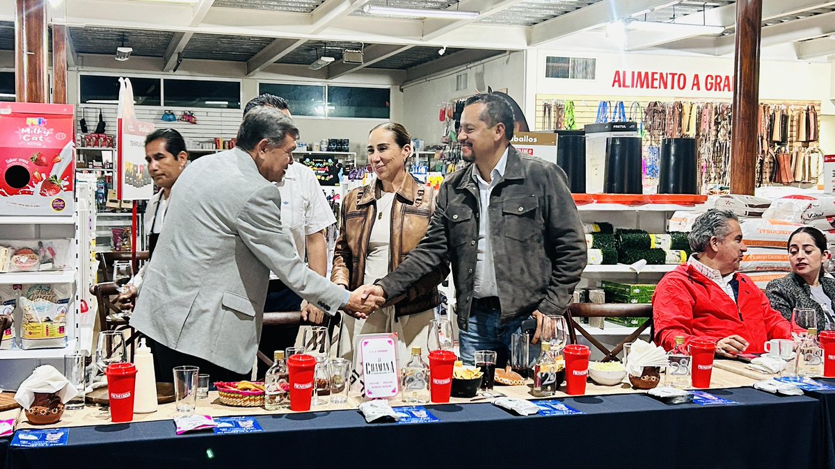 CoparmexD's tweet photo. 🔵 Consejo COPARMEX Durango se reunió en Provedusa, empresa duranguense desde 1997.
Con la anfitrionía de la Lic. Suheil Herrera y la participación del Lic. Jesús Gutiérrez Vargas. 💼✨
#COPARMEXDurango #Provedusa https://t.co/sme4jVHxqx