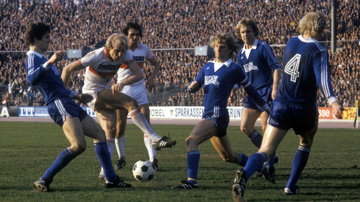 JunGE es GEht unübersichtlich zu Auf Schalke.

Viele vermeintliche Insider. Einige Transfer-Fährten zu Zu- und Abgängen.

Aber noch keine Transfers.

Egal. Hauptsache Frank Baumann behält den Durchblick 👀 #S04