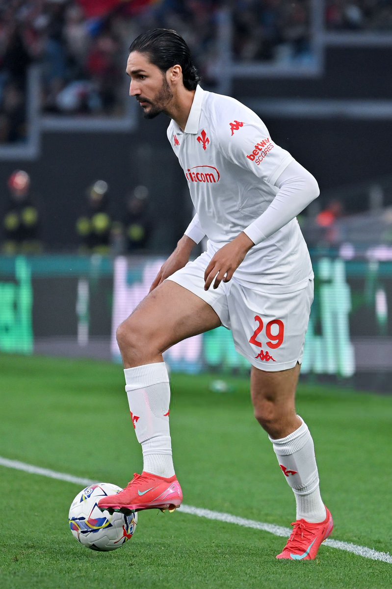 LE DOSSIER CHAUD DE LA FIN DE MERCATO. 💛💚😏

Le #FCNantes et l'AJ Auxerre étudient actuellement la faisabilité d’une arrivée sous la forme d’un prêt du milieu de terrain Yacine Adli.. en provenance de l'AC Milan.

<a href="/sebnonda/">Sébastien Denis</a> 🫡