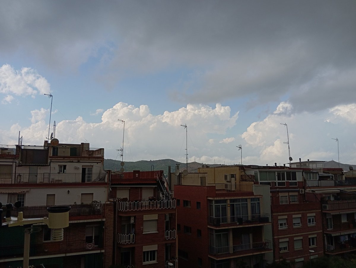 Cu darrere de collserola 
Desde el carmel ara 24,8 80%
<a href="/btveltemps/">btv el temps</a> <a href="/FMCarmel/">Coordinadora Entitats Carmel</a> <a href="/GrupCMI/">ClimaMeteoInfo</a> <a href="/CarmelMeteo/">Meteo Carmel</a>