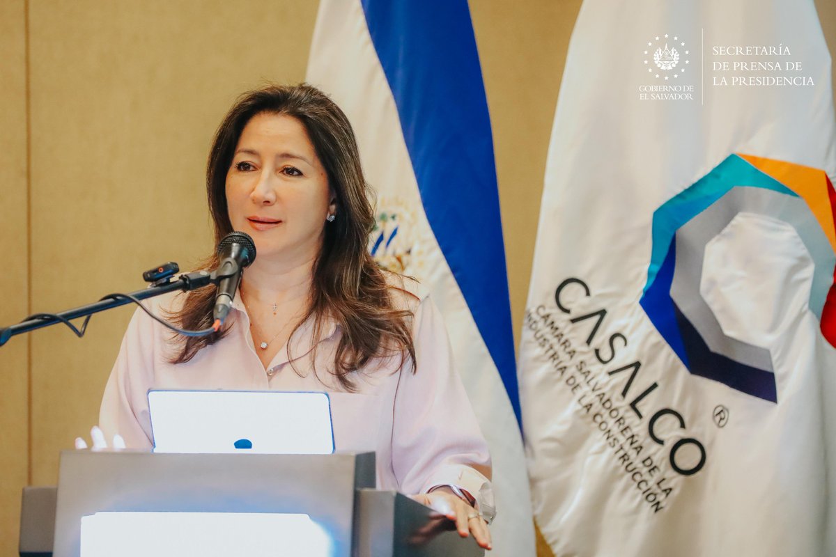 #ViviendaSocial | El Gobierno del Presidente <a href="/nayibbukele/">Nayib Bukele</a> continúa trabajando para garantizar una vivienda digna, segura y accesible para las familias salvadoreñas. 

Esta mañana, la ministra de <a href="/ViviendaSV/">Ministerio de Vivienda - FONAVIPO</a>, <a href="/misol140/">Michelle Sol 🇸🇻</a>, se reúne con empresarios de <a href="/CASALCOsv/">CASALCO</a> para compartir la