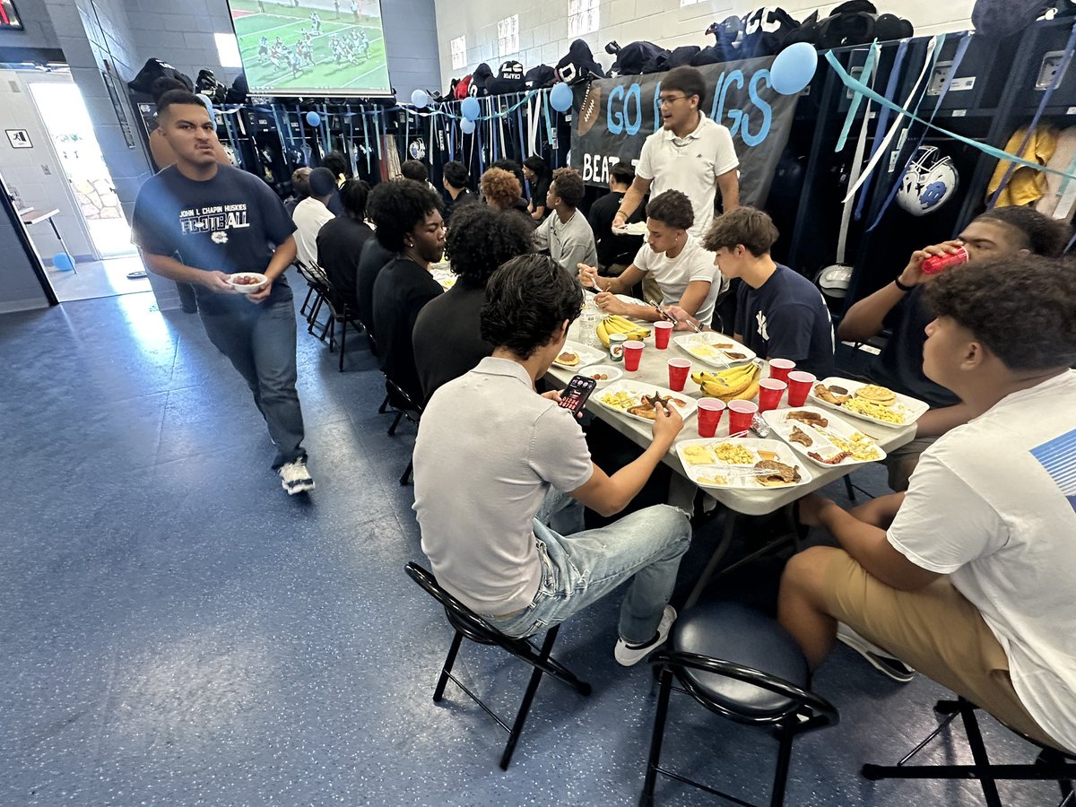 We are truly grateful to the Singleton family for providing our Game Day Team Breakfast! 🙏🏽Your generosity fuels our Huskies not just physically, but with love and support that makes all the difference. 🩵🐾 “-they will run and not grow weary, they will walk and not faint.”