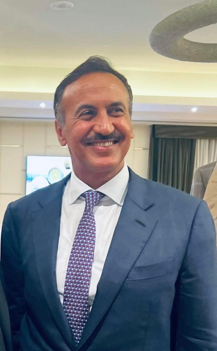 نؤكد أن ما صدر من قرارات تحت ضغط مليشيا الحوثي لا يمثلنا ولا يلزمنا، فمكانة الاخ / أحمد علي عبدالله صالح نائب رئيس المؤتمر الشعبي العام ثابتة باختيار قيادات المؤتمر وإرادة قواعده. وسيظل بيننا باقٍ لا تهزه مؤامرات ولا إملاءات، وما تقوم به المليشيا ما هو إلا محاولة يائسة