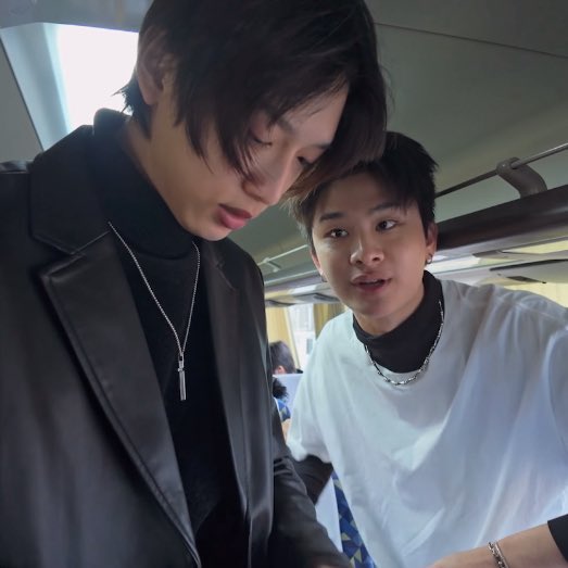 คือมันไม่ได้มองขนมเล๊ย มองแต่ว่ายัยเน้กจะทำหน้ายังไงที่ได้ขนมจากฮี ผมยอมแล้วพี่เก้อออ 😭