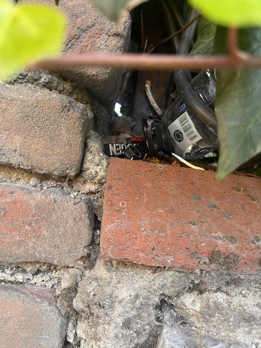 Ümraniye Madenler mahallesinde Honda anahtar kaybeden varsa Onur Fix karşı site duvarına koydum bilgine